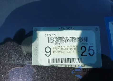 2006 Toyota Matrix Xr z USA, uszkodzony, nr VIN 2T1KR32E26C557421